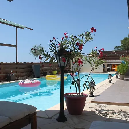 Comfy With Sea View In Private Pool Pensiune